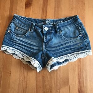 Almost Famous Lace Trim Shorts Size 3